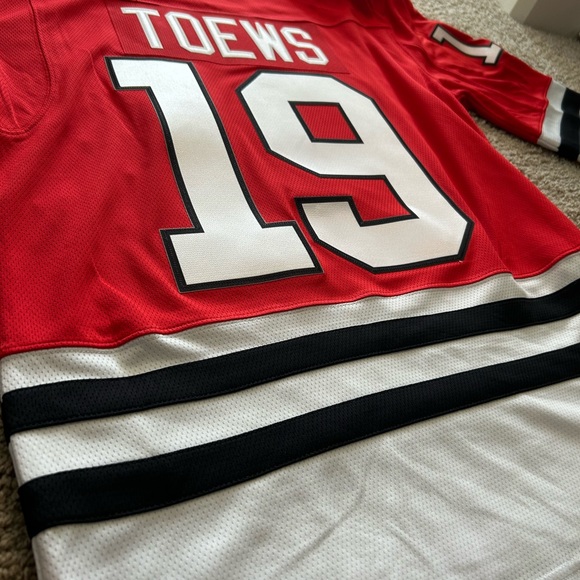 Chicago Blackhawks Toews jersey sz:XS *brand new with tags price negotiable - Picture 6 of 9